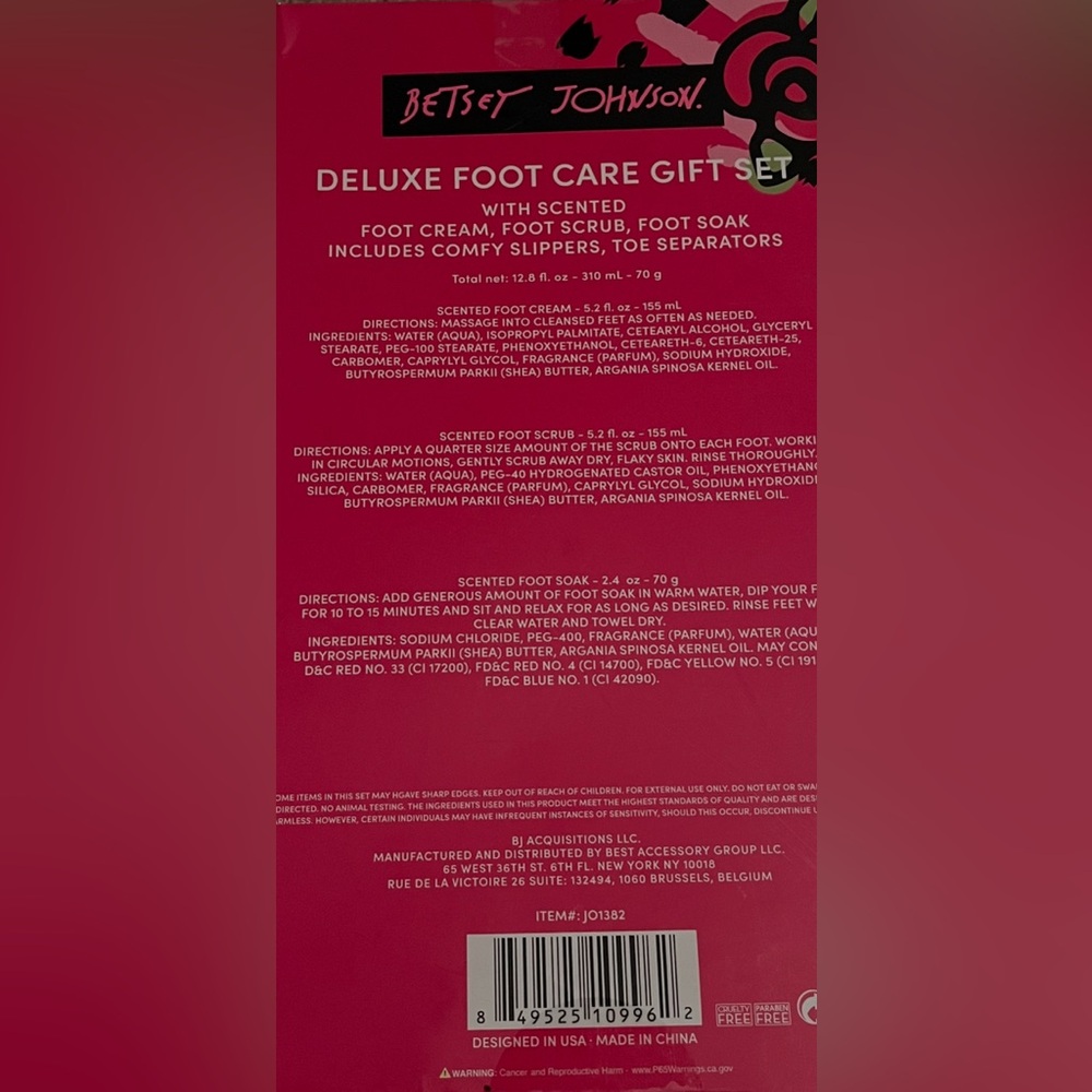 Betsey Johnson Deluxe Foot Care Gift Set - Picture 6 of 6